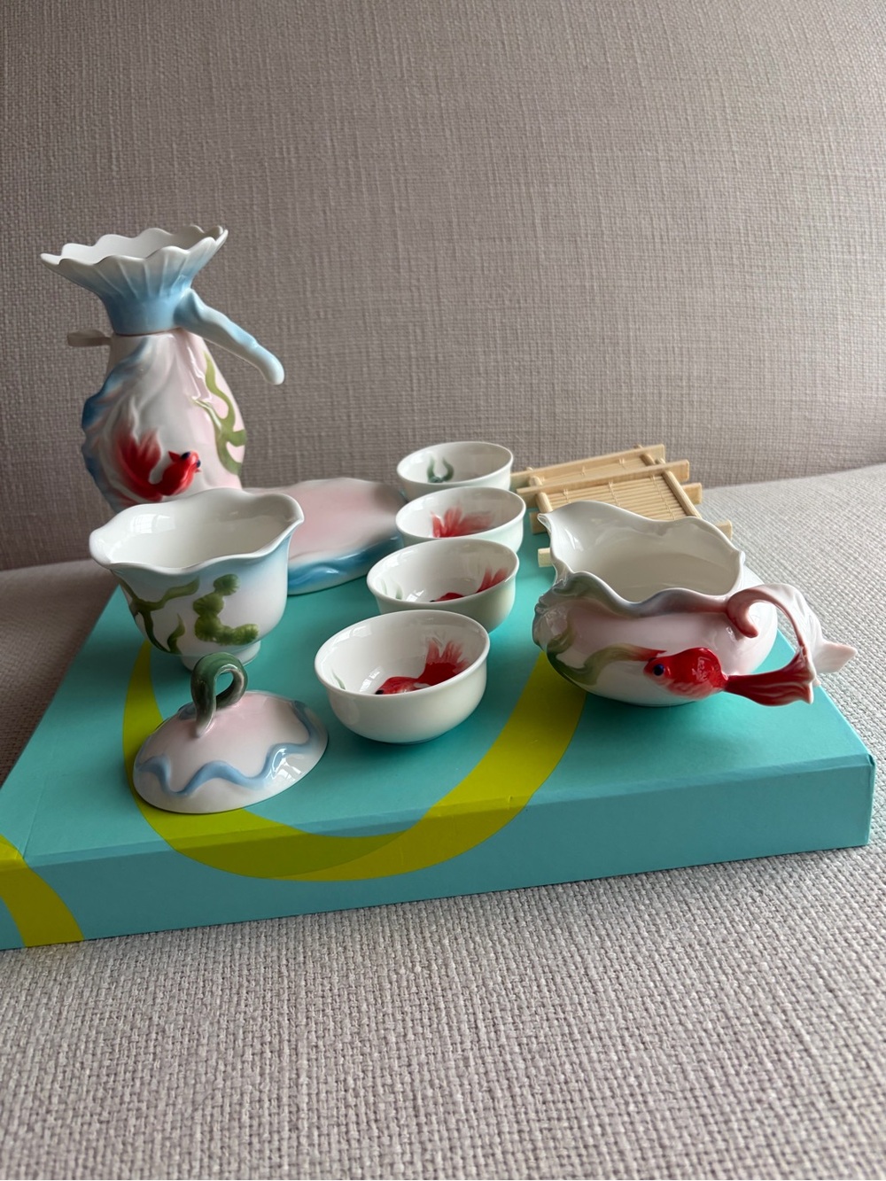 Porcelain Fish Motif Tea Set - Pink and Blue